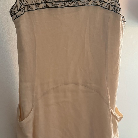 entro Dresses & Skirts - Entro Cream Chemise with Black Geometric Trim
